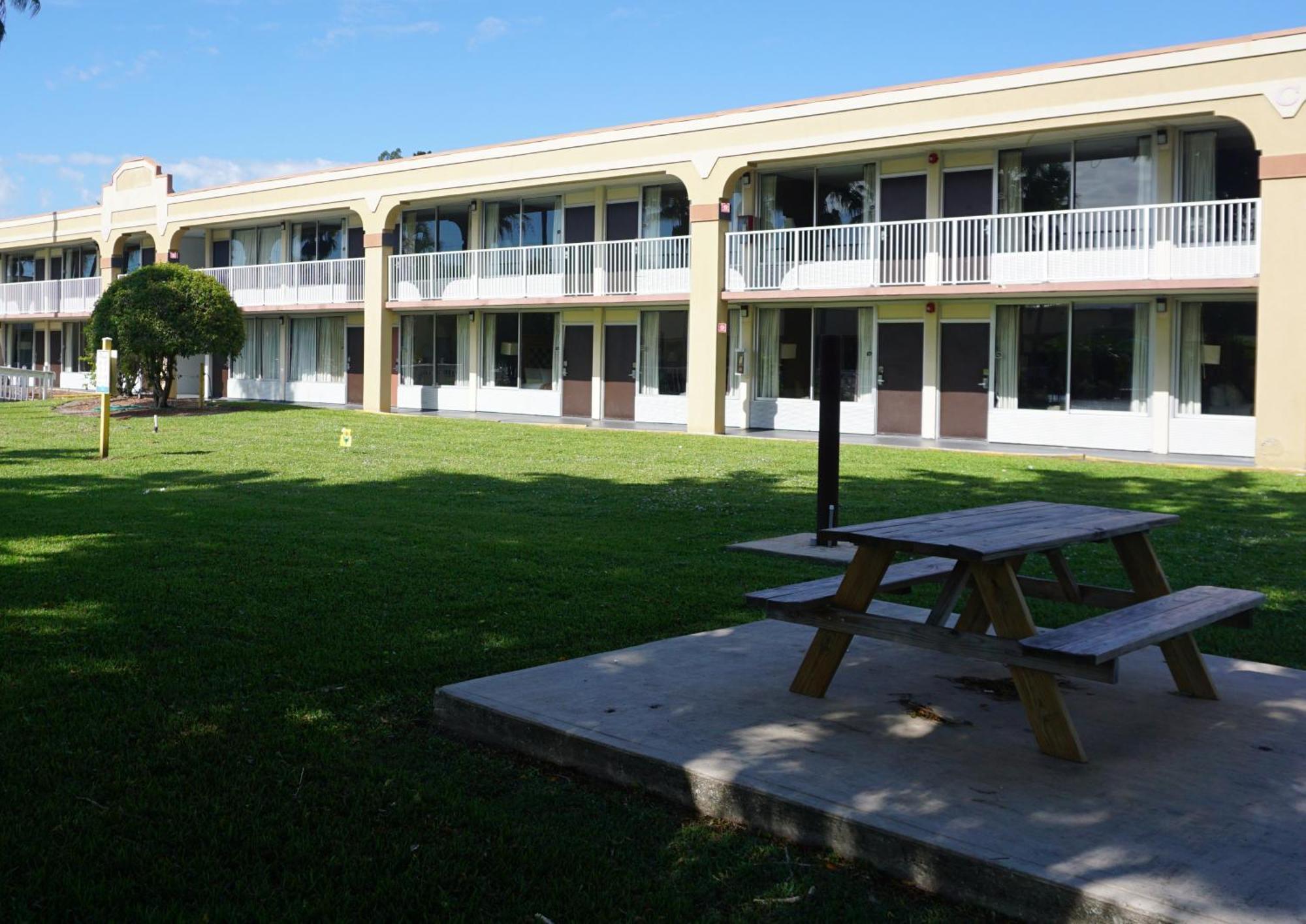 Island Hotel Of Space Coast Merritt Island Экстерьер фото